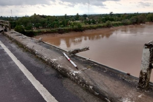 Chaco: Camión despistó y cayó de un puente al Río Bermejo