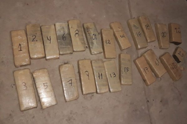 Detuvieron a un remisero con más de 15 kilos de marihuana en el barrio Río Paraná
