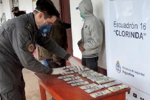 Remisero trasladaba 50.000 dólares ocultos bajo una campera