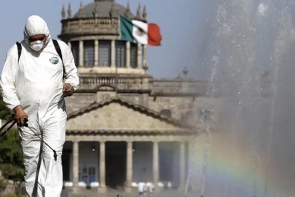 México evalúa extender el cierre de su frontera con Estados Unidos