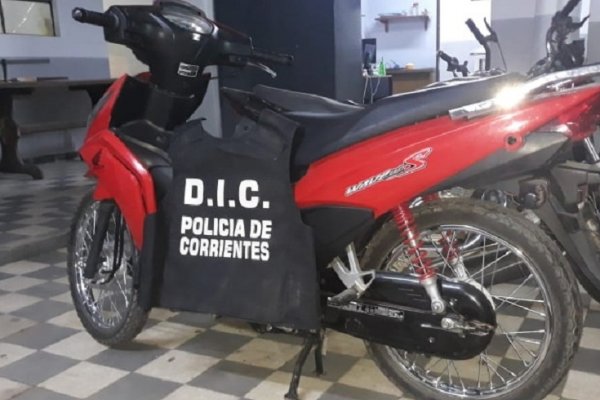 Paseaba en una moto robada y fue detenido por la Brigada