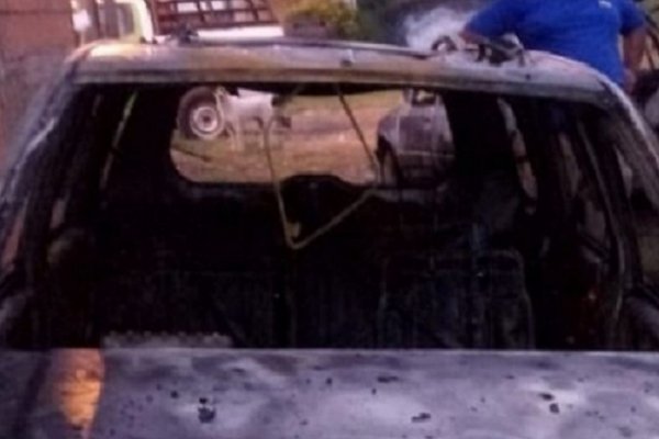 Extraño ataque a un taller mecánico: Vándalos prendieron fuego tres vehículos