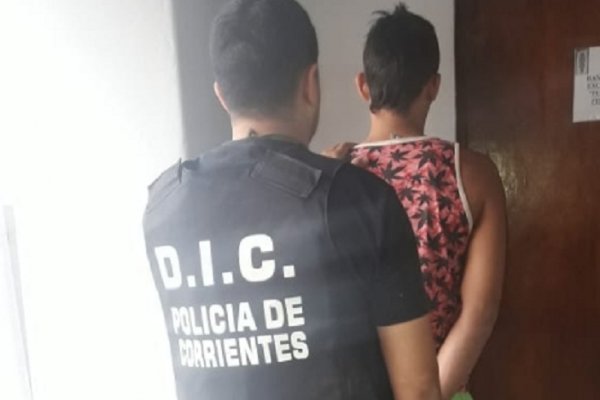 Delincuente atacó con un palo a un joven para robarle la moto