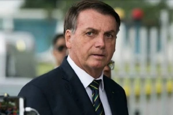 Pese a los contagios, Bolsonaro abrirá las fronteras aéreas de Brasil para impulsar la economía