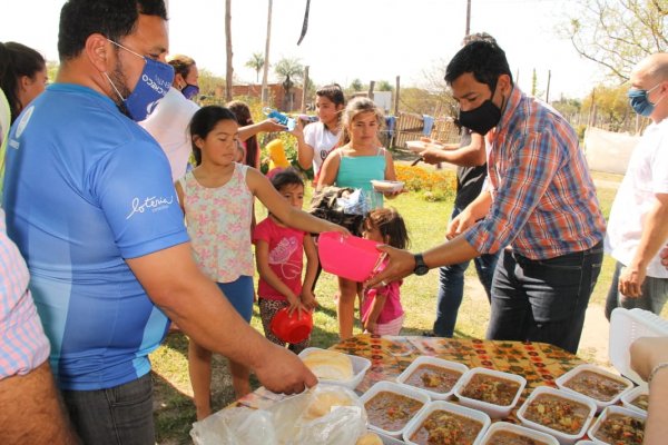 Desarrollo social distribuyó alimentos y mantas en el barrio Esperanza