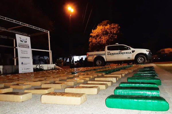 Abandonaron un vehículo con más de 400 kilos de marihuana