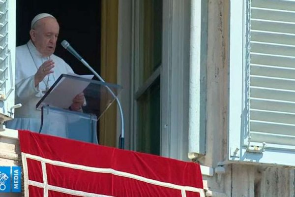 Papa Francisco exhorta a abandonarse con confianza en Dios en todo momento