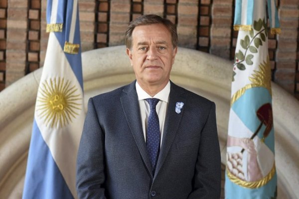 El gobernador Suarez presentó un proyecto para reformar la Constitución provincial