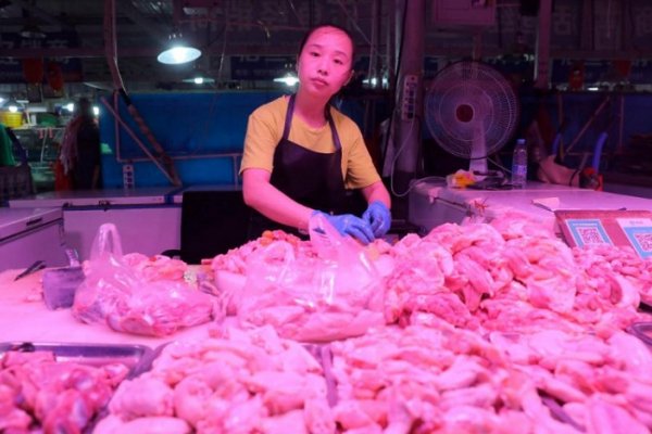 China encontró rastros de coronavirus en alitas de pollo importadas de Brasil