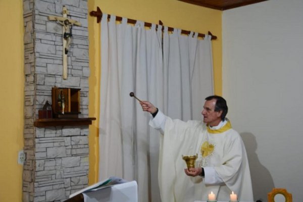 Obispo Canecin bendijo oratorio en una escuela parroquial