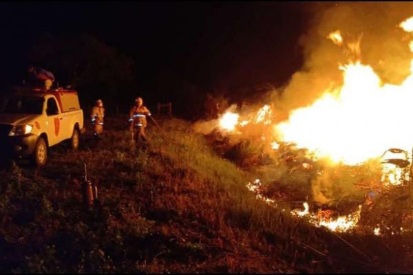 Se necesitaron cuatro dotaciones de bomberos para apagar un incendio