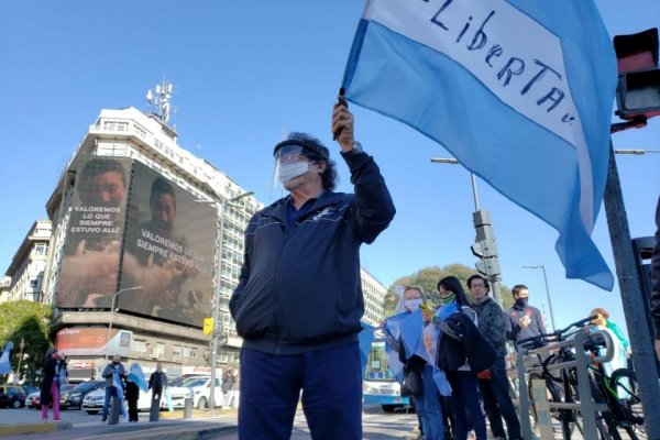 La marcha de los contagios: los anticuarentena en el Obelisco