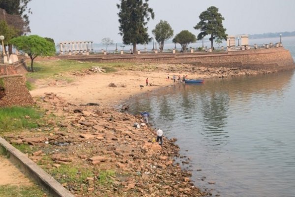 Rescataron a una mujer y sus dos hijos del río Paraná