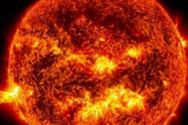 Alertan sobre la inminente llegada de una tormenta solar geomagnética