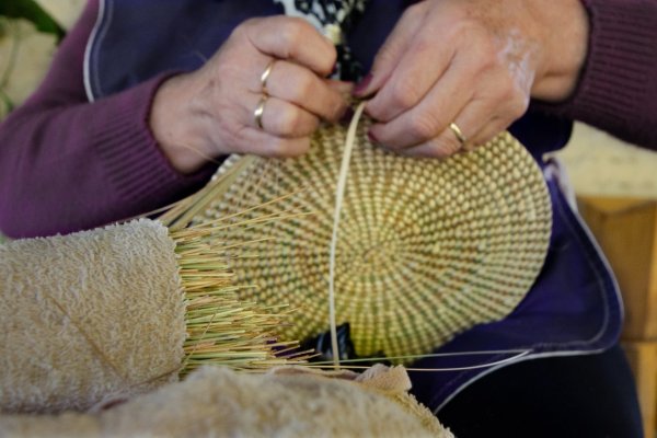 Taller de diseño y armado de muñecas artesanales en Concepción del Yaguareté Corá