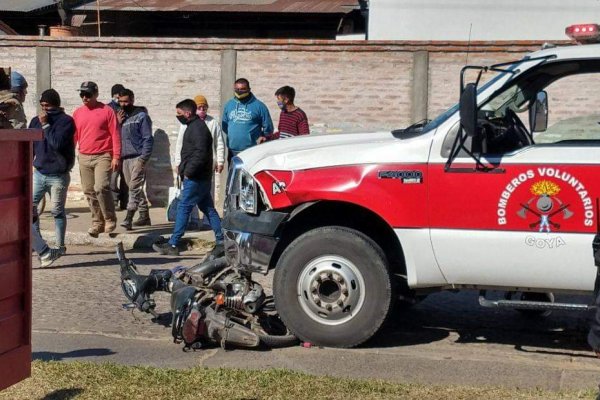 Motociclista en estado crítico tras colisionar con una autobomba