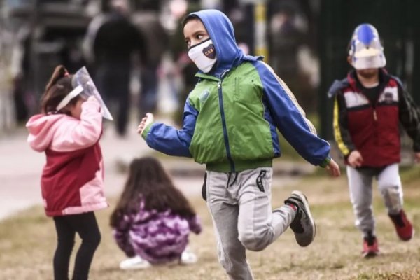 La OMS recomendó el uso de barbijos en chicos a partir de los 12 años