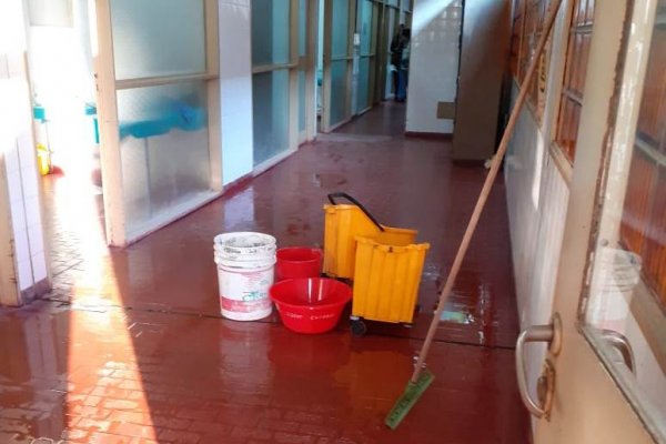 Denuncian goteras y mal olor en el Hospital de Goya