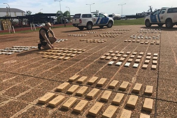 Corrientes: Secuestran al menos unos 8 mil kilos de marihuana de un camión cisterna