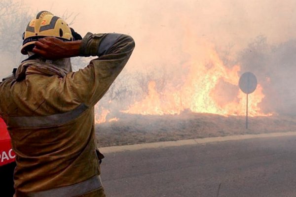 Tres provincias tienen focos de incendio activos y en otros siete distritos el fuego está bajo control