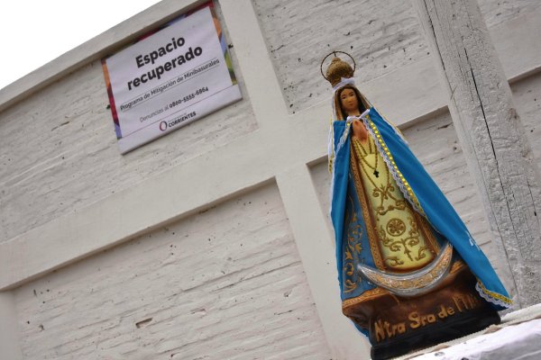 Inauguraron una glorieta de la Virgen donde antes había un basural