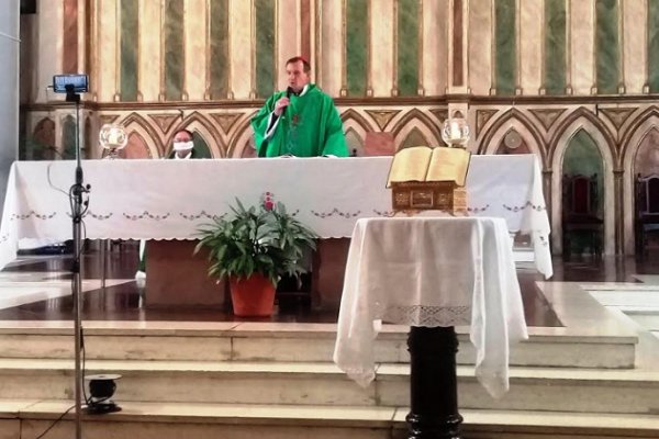 Obispo invita a armar un altar en las casas por el mes de la Biblia