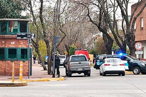 Un hombre tiró una bomba molotov contra la Quinta de Olivos y fue detenido