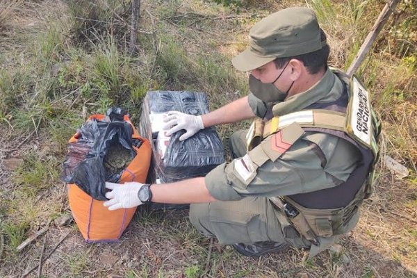 Misiones: Decomisan cogollos de marihuana y cigarrillos ilegales