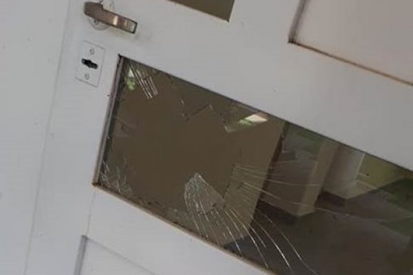 Robaron y causaron destrozos en un Colegio secundario de Goya