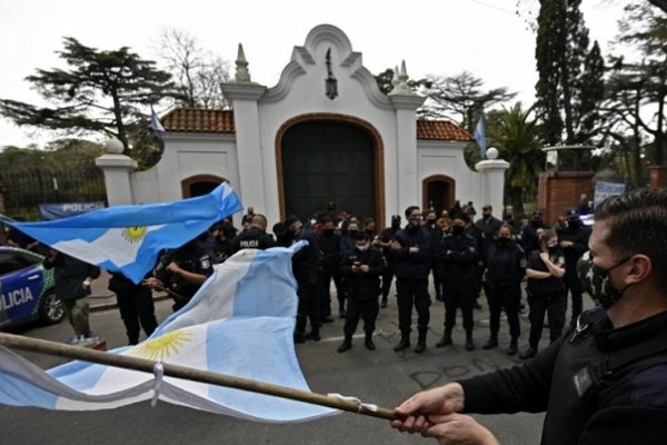 Policías, golpismo, acciones y trampas