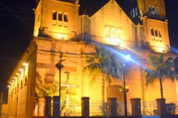 Mercedes: El gobierno municipal ilumina la Iglesia