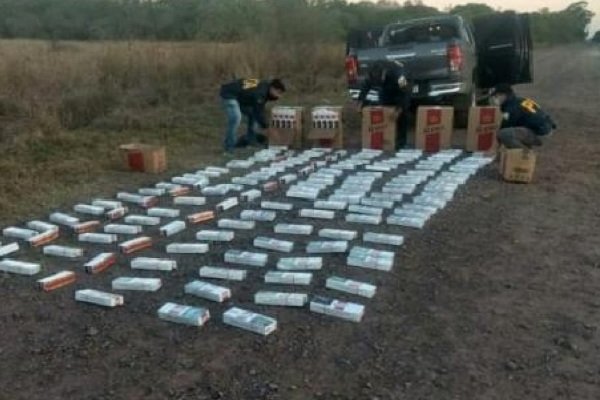Esquivó un control, volcó y descubrieron una carga ilegal de cigarrillos
