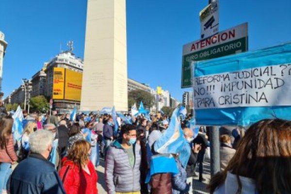 En pleno récord de contagios, nuevo banderazo en el Obelisco contra el Gobierno