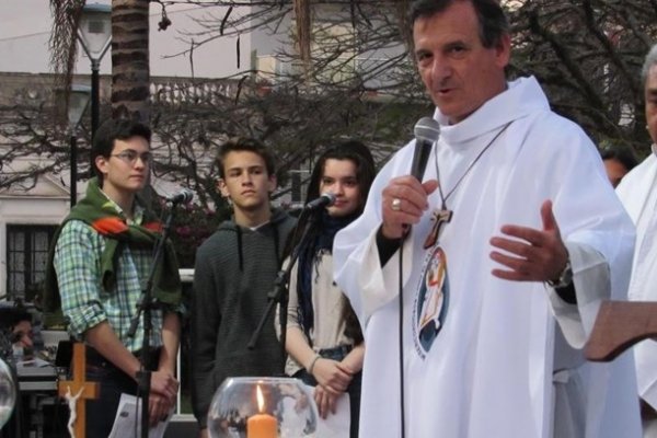 Monseñor Canecin a los estudiantes: 