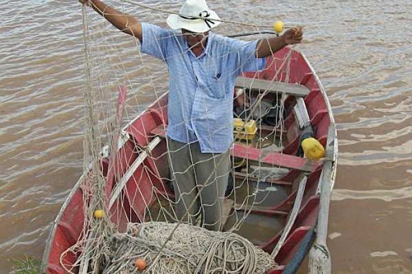 Malloneros correntinos se manifestaron en el río Paraná