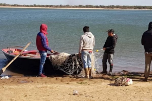 Naufragio en el Paraná: Sin pistas de los cuatro jóvenes pescadores