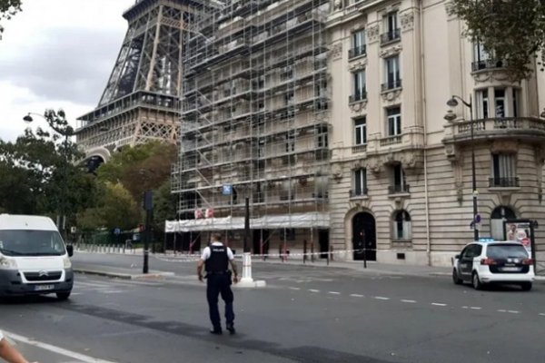 Alarma en París: Evacuaron la Torre Eiffel por una amenaza de bomba