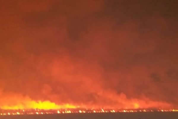 Impactantes imágenes del incendio de más de 1000 hectáreas en El Sombrero