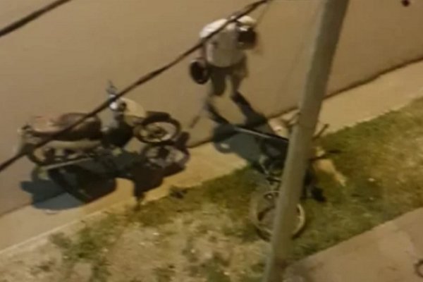 Robaron una bicicleta y quisieron fugarse en moto