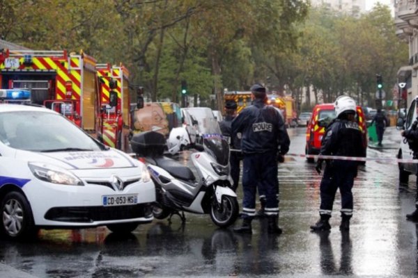 París: Al menos 4 heridos por un ataque con cuchillo cerca de la ex sede Charlie Hebdo