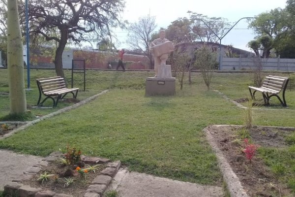 Refaccionan la Plaza Camba Castillo