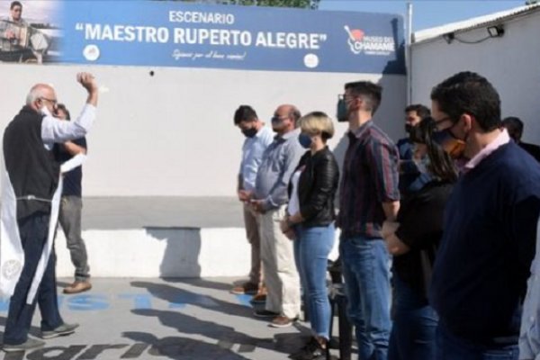 Se inauguró la muestra El Rincón de Julián, en Homenaje al padre Zini