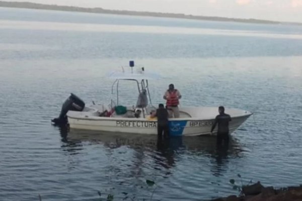 Naufragio en el Paraná: No logran dar con los pescadores