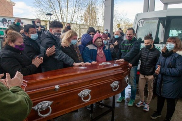 Conmovedora despedida al médico correntino fallecido en Río Gallegos