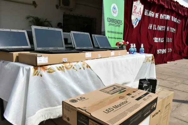 Alumnos correntinos recibieron notebooks enviadas por el Gobierno nacional