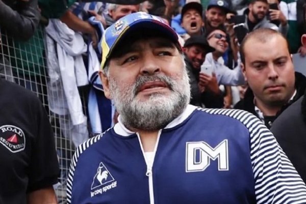 Maradona fue aislado y no dirigirá a Gimnasia en el amistoso con Independiente