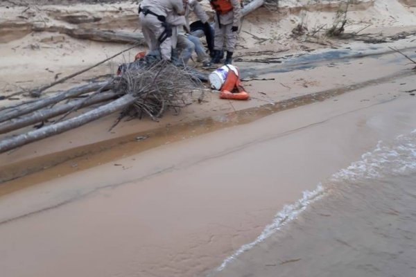 Prefectura rescató a tres hombres en el río Paraná