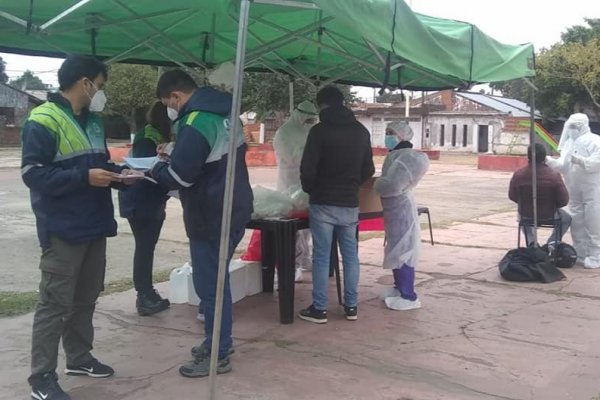 Realizaron hisopados en tres barrios y sumarán unidades de testeo en los Caps