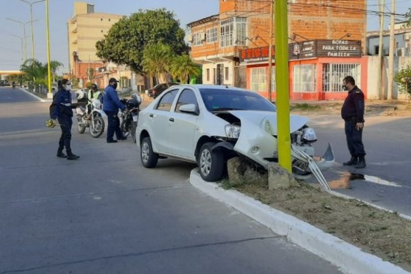 Cadete del Servicio Penitenciario se estrelló contra un poste de luz