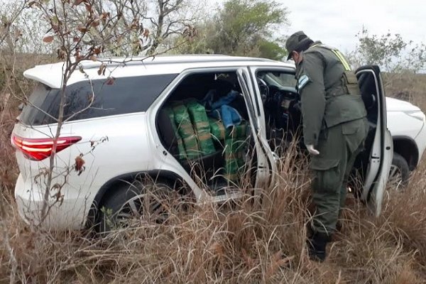 Itatí: Abandonan una camioneta con 706 kilos de marihuana